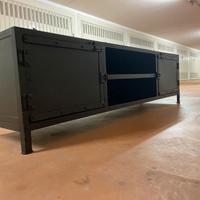 Mobile TV nero stile industriale in metallo 