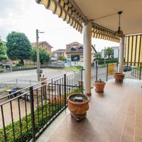 VILLA A SCHIERA D'ANGOLO A LEINÌ