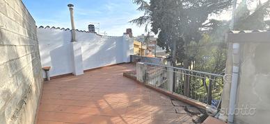 Casa su due livelli e terrazza