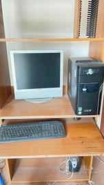pc Acer con camera monitor e tastiera