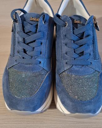 scarpe in blu