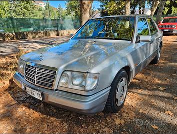 Mercedes E 200