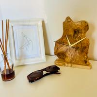 Orologio fatto a mano in ulivo