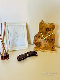 Orologio fatto a mano in ulivo