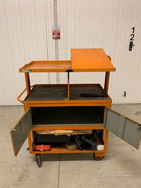 Carretto officina per diagnosi o stati d’uso