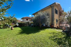 Giardino,terreno pertinenziale Via Emilia Monsumma