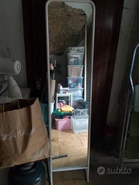 Specchio Ikea con appendiabiti