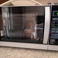 Forno a Microonde Sharp 28L – 900W Microonde, 1100