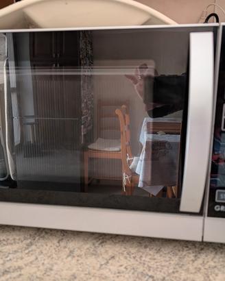 Forno a Microonde Sharp 28L – 900W Microonde, 1100