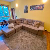 Divano angolo imbottito 3+2 posti con penisola