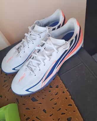 SCARPE DA CALCETTO NUOVE