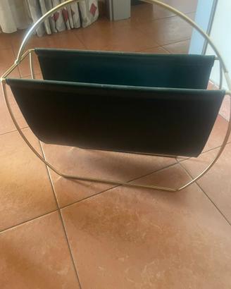 Portariviste in simil pelle con struttura dorata