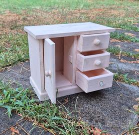 Portagioie bianco con tre cassetti e un'anta