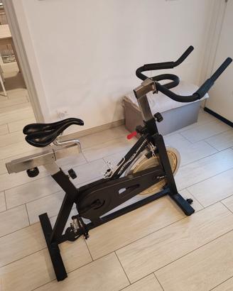 Cyclette da spinning con volano da 45 cm