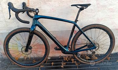 Gravel in Carbonio Trek Checkpoint SL7 Ruote Carb.