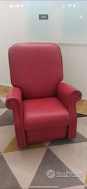 Poltrona rossa elettrica reclinabile in pelle