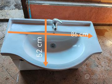 Mobile bagno con lavandino