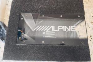 Subwoofer Alpine 12” con ampli TP Racing 800 W