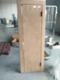 porta in metallo per vani tecnici