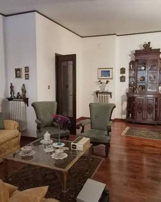 Appartamento di 187 m² con 5 locali a Taranto