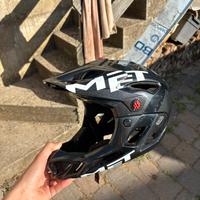 casco MET PARACHUTE
