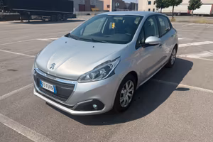 Peugeot 208 1.2 benzina 2016 140.000km