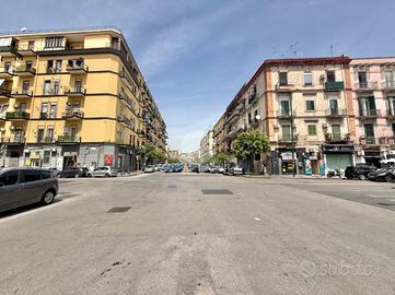 MONOLOCALE A NAPOLI