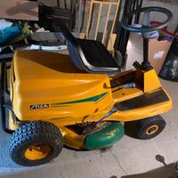 Trattorino taglia erba