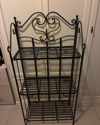 Libreria, etagere con vaso
