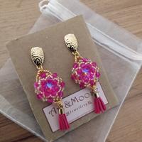 orecchini fatti a mano, fucsia. perline e rivoli. 