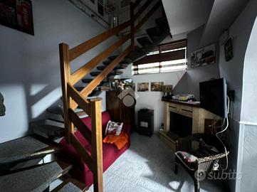 CASA SEMINDIPENDENTE A MONTESARCHIO