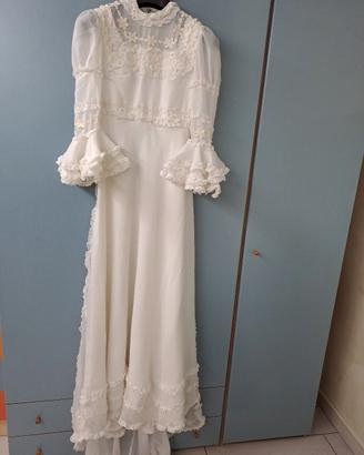 vestito da sposa vintage con strascico 
