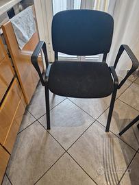 sedia nera comodissima con braccioli 
