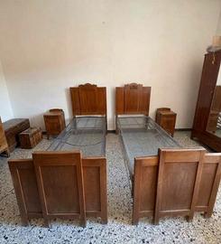 Coppia di letti singoli vintage in legno massello