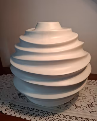 Vaso in ceramica bianca 