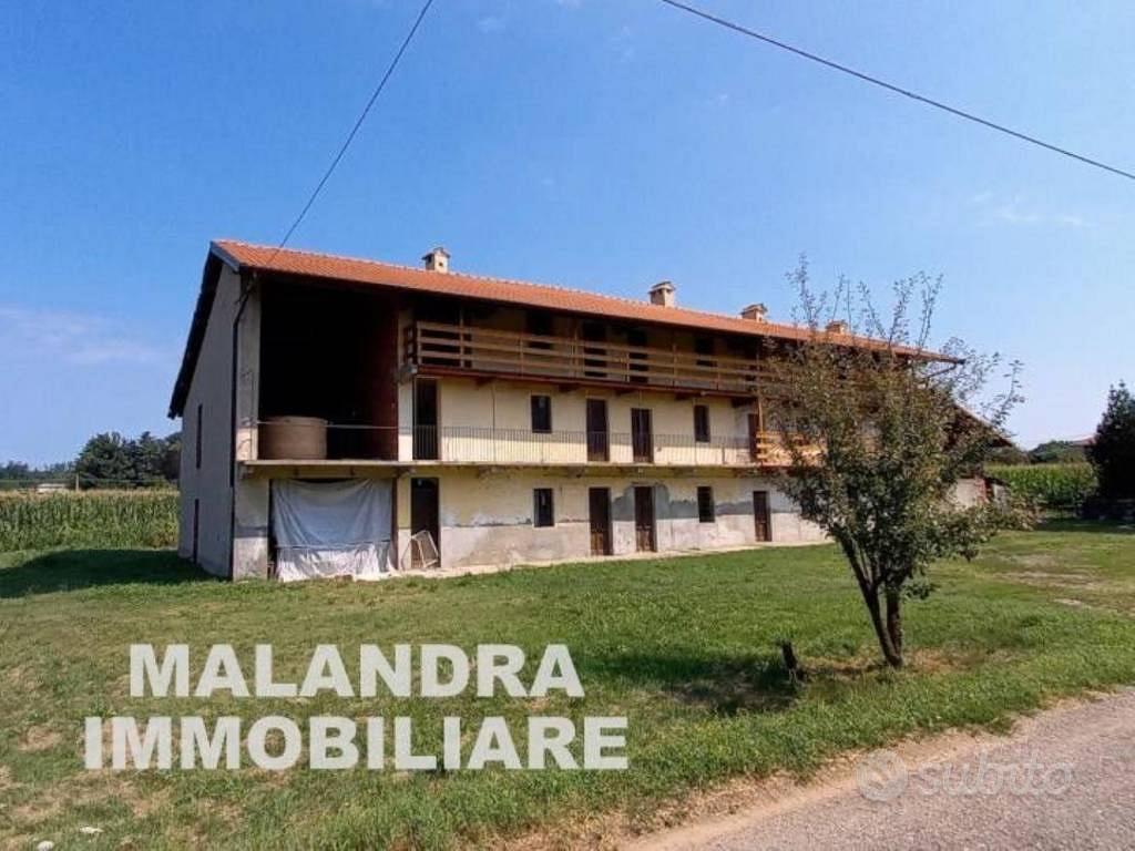 Rustico / Casale di 751 m² con più di 5 locali a O - Vista 3