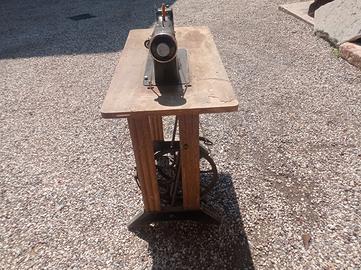 Macchina da cucire Necchi