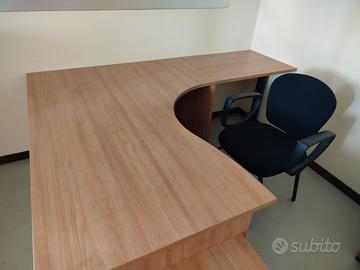 Scrivania da ufficio completa
