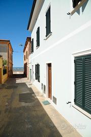 A soli 20 metri dalla spiaggia a Follonica