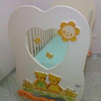 Culla+ paracolpi+ materasso e abbigliamento 