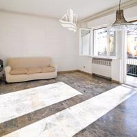 Trilocale con due balconi e garage in zona Gries -