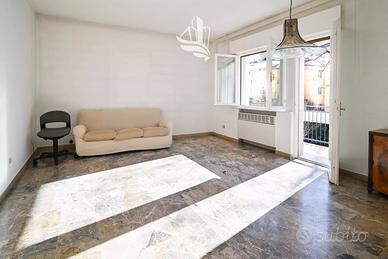 Trilocale con due balconi e garage in zona Gries -