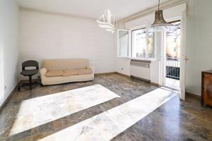 Trilocale con due balconi e garage in zona Gries -