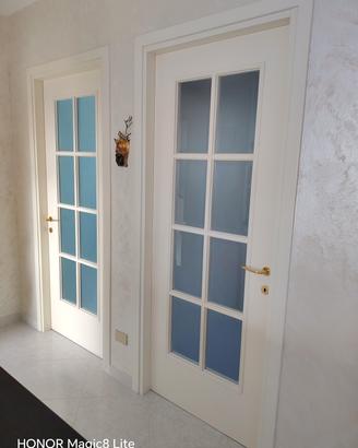 Porte interne bianche laccate stile inglese con ve