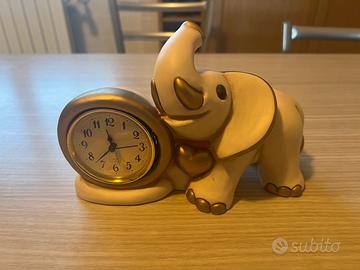 Elefantino a Thun con orologio