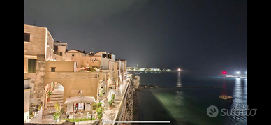 Annuncio commerciale ad Otranto