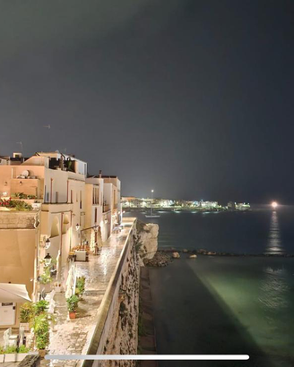 Annuncio commerciale ad Otranto