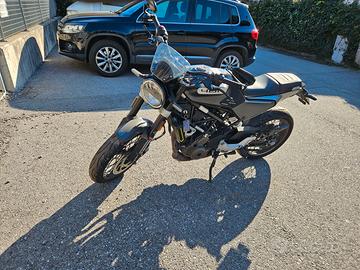 Husqvarna Svartpilen 401