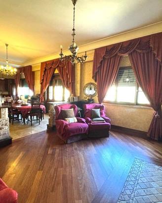 Casa indipendente di 189 m² con più di 5 locali a 