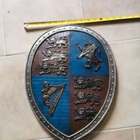 Scudo medievale in legno